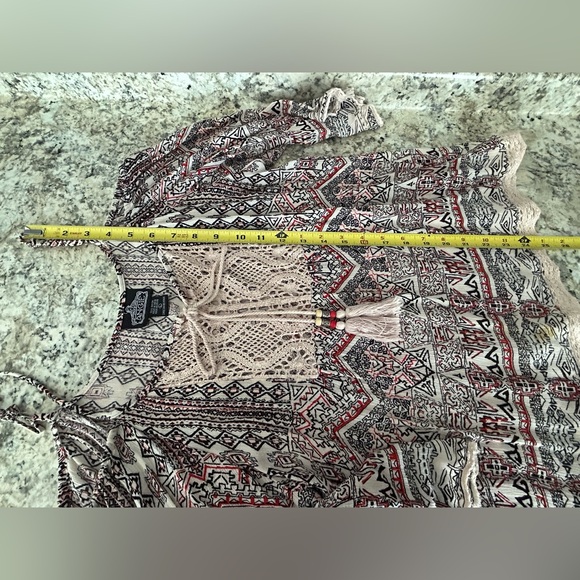 Angie Boho Crochet Black White Red Tribal Print Cold Shoulder Blouse Top Size L - Picture 10 of 10